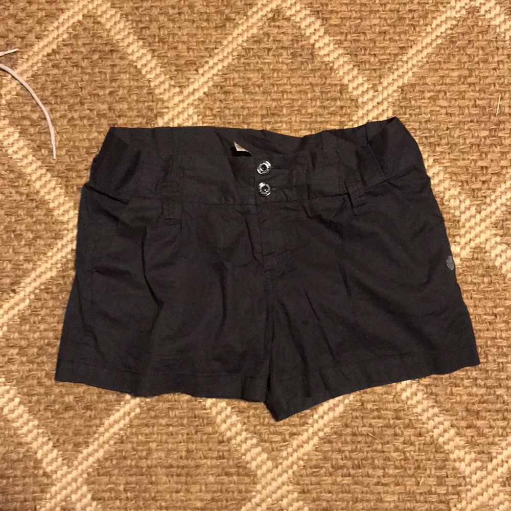 Element shorts